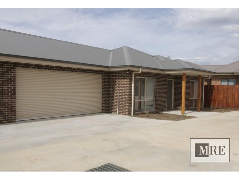 2/18 Kidston Parade, Mansfield VIC 3722
