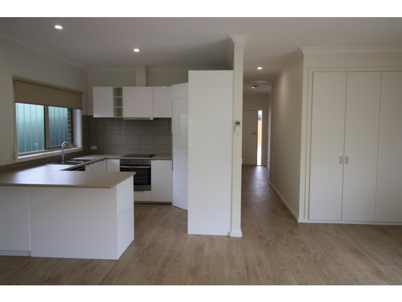 2/18 Kidston Parade, Mansfield VIC 3722