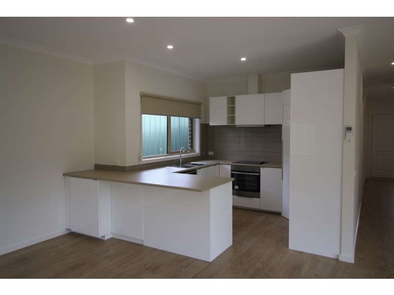 2/18 Kidston Parade, Mansfield VIC 3722