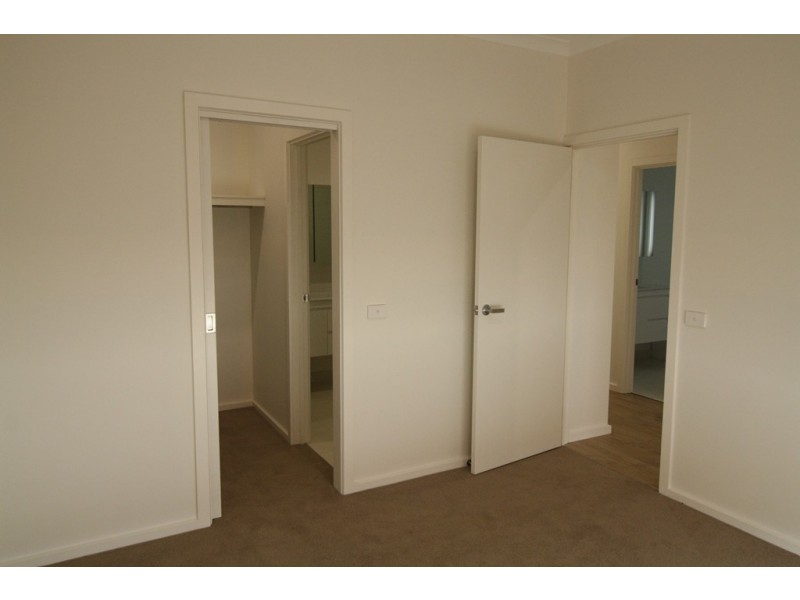 2/18 Kidston Parade, Mansfield VIC 3722