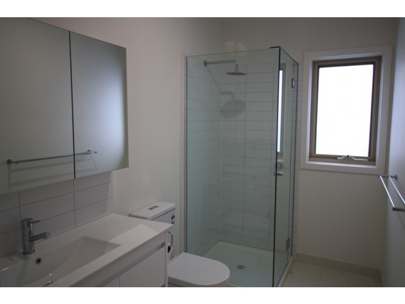 2/18 Kidston Parade, Mansfield VIC 3722