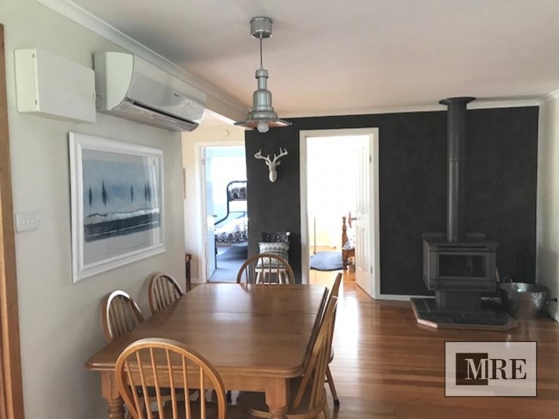 11 Stephenson Grove, Howqua Inlet VIC 3723