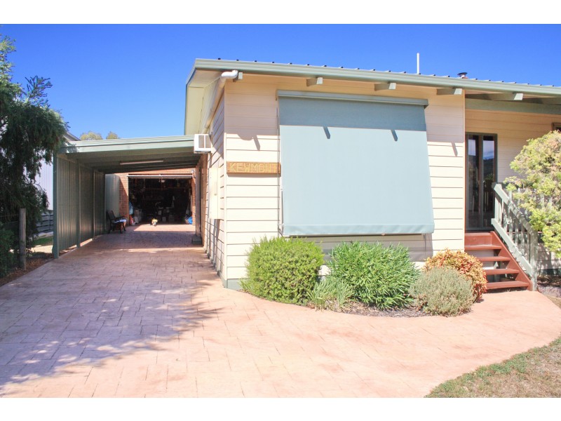 74 Willow Lake Drive, Macs Cove VIC 3723