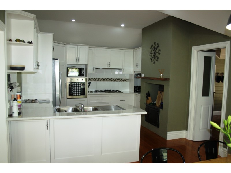 3 Young Street (Bonnie Doon), Mansfield VIC 3722