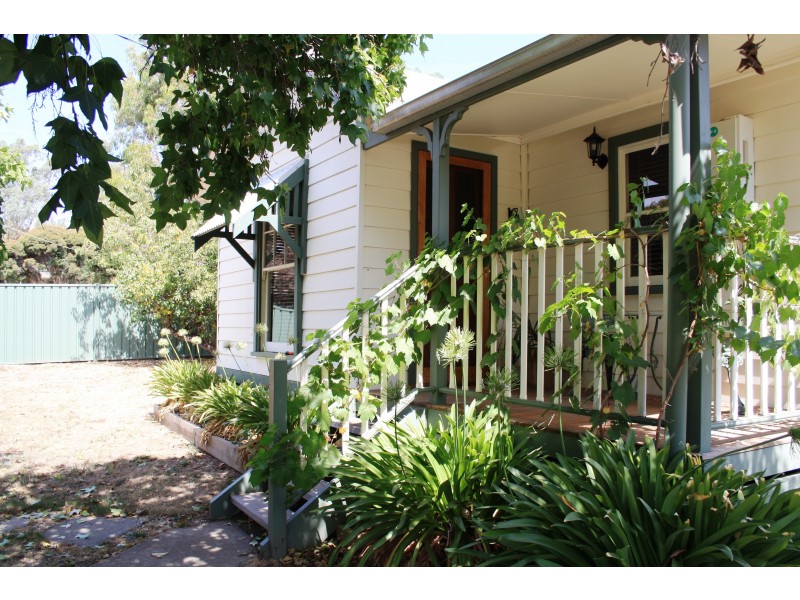 3 Young Street (Bonnie Doon), Mansfield VIC 3722