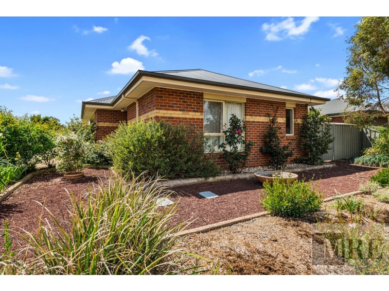 Unit 1/10 Redgum Drive, Mansfield VIC 3722