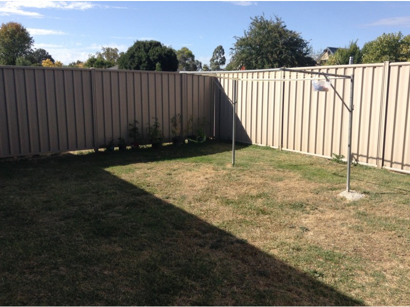 2/11 Early Street, Mansfield VIC 3722