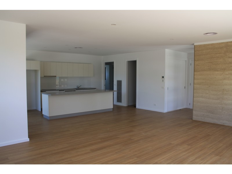 - Davies Street, Mansfield VIC 3722