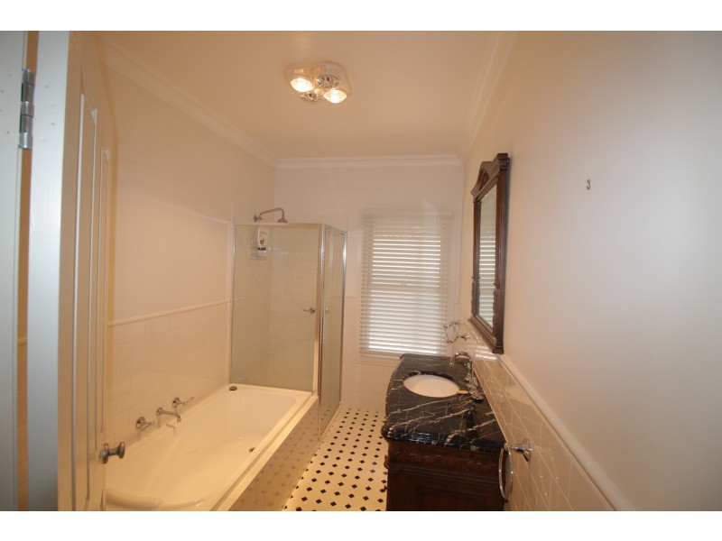 2 Hunter Street, Mansfield VIC 3722