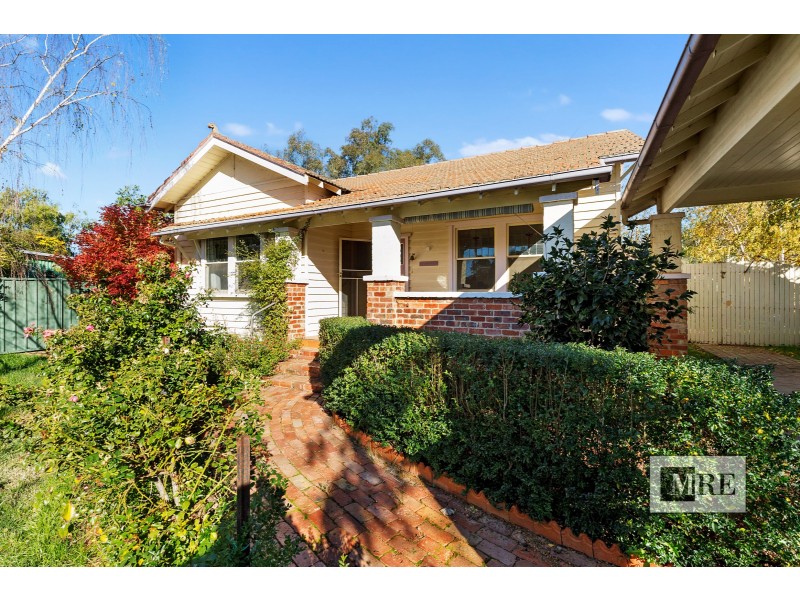 12 Hunter Street, Mansfield VIC 3722