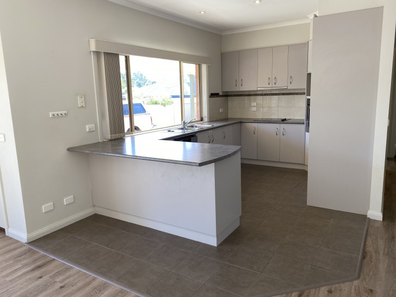 2/37 Somerset Crescent, Mansfield VIC 3722