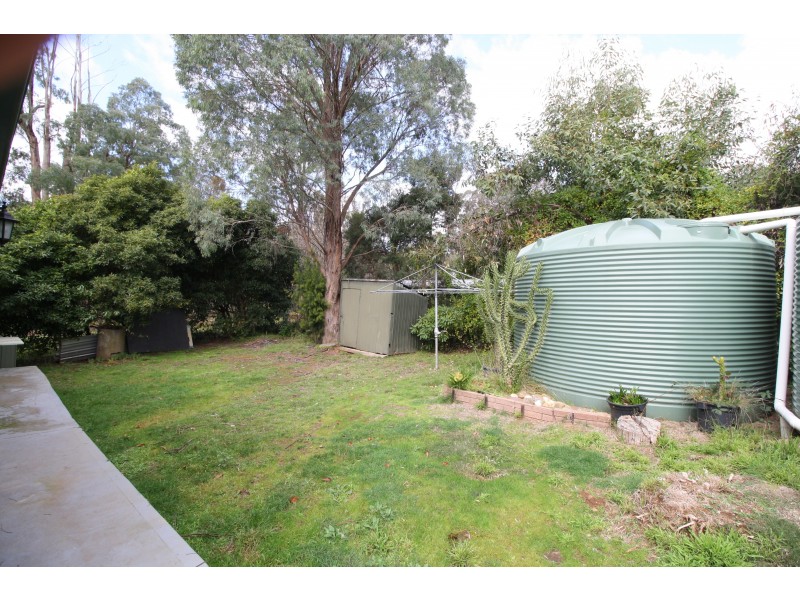 16 Glen Avenue, Jamieson VIC 3723