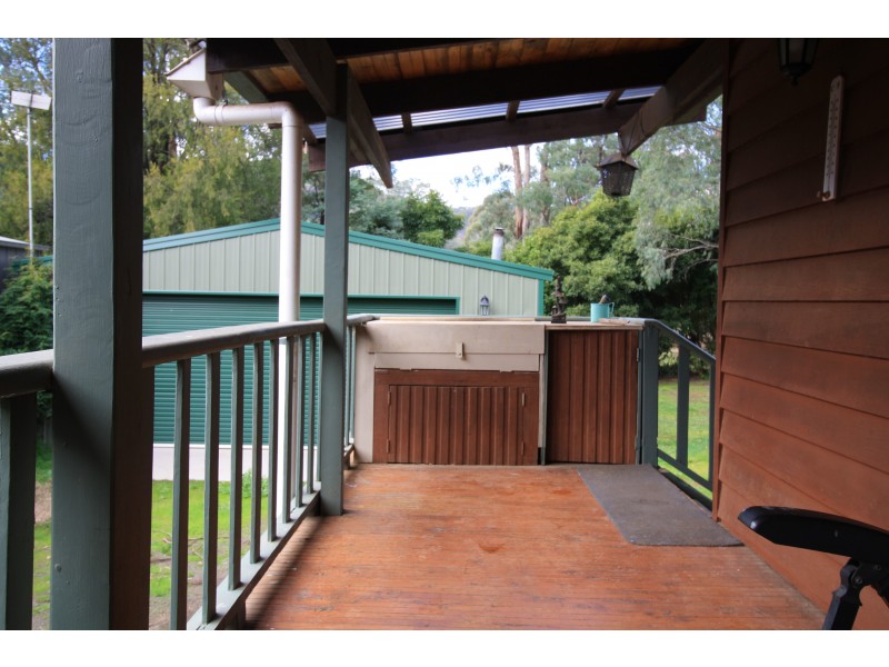 16 Glen Avenue, Jamieson VIC 3723