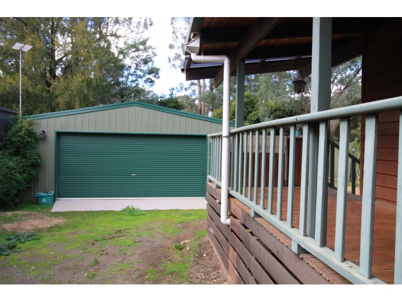 16 Glen Avenue, Jamieson VIC 3723