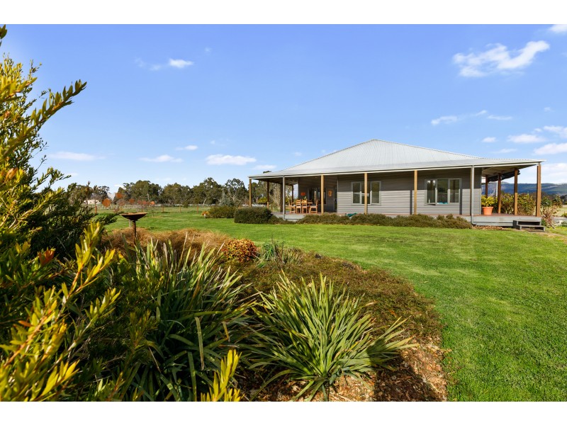 67 Graves Road, Mansfield VIC 3722
