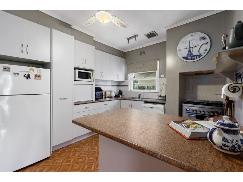 14 Finlason Street, Mansfield VIC 3722