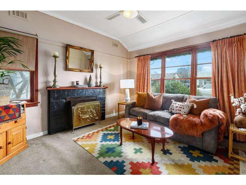 14 Finlason Street, Mansfield VIC 3722