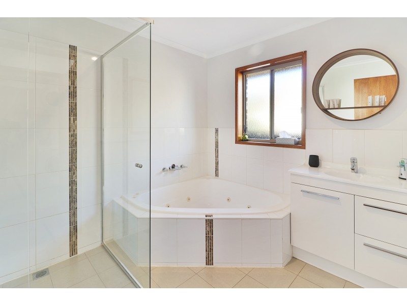 5 Somerset Crescent, Mansfield VIC 3722