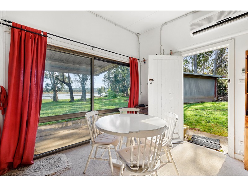 290 Hutchinsons Road, Bonnie Doon VIC 3720
