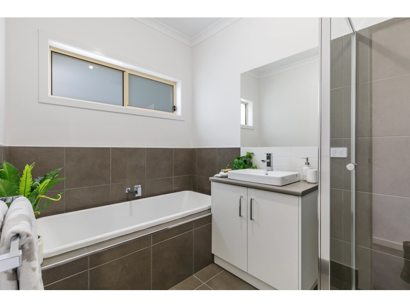 2/8 Somerset Crescent, Mansfield VIC 3722