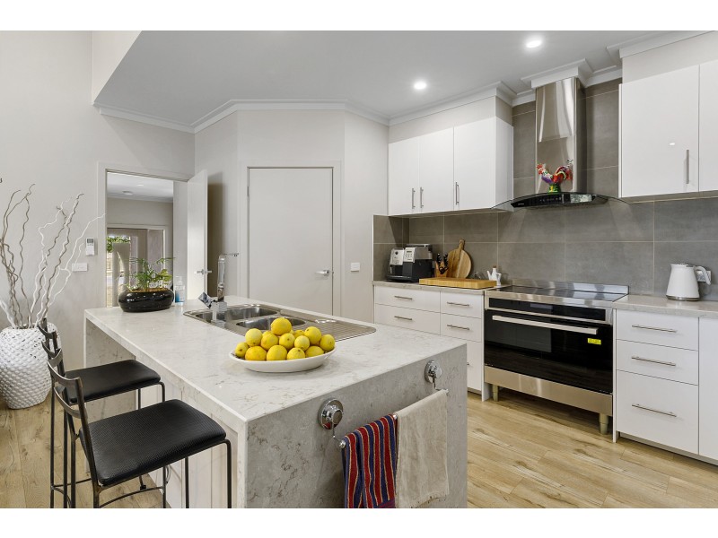 4 Oaksford Drive, Mansfield VIC 3722