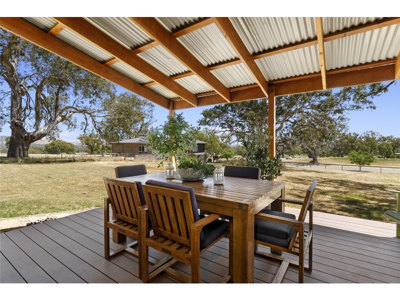 4 Oaksford Drive, Mansfield VIC 3722