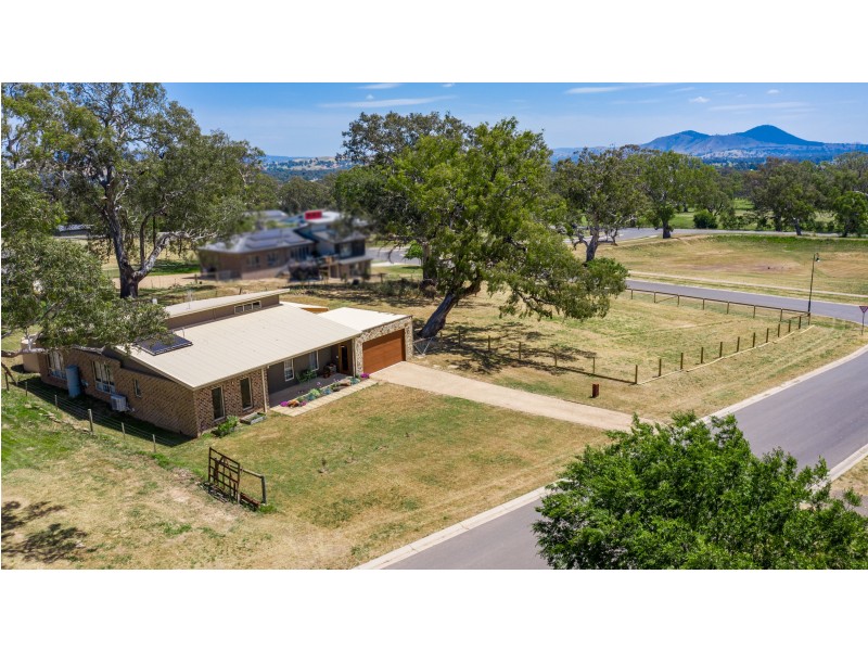 4 Oaksford Drive, Mansfield VIC 3722