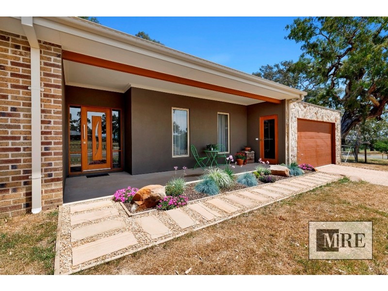 4 Oaksford Drive, Mansfield VIC 3722