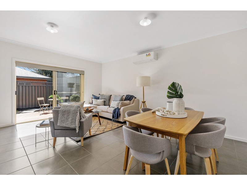 2/8 Somerset Crescent, Mansfield VIC 3722