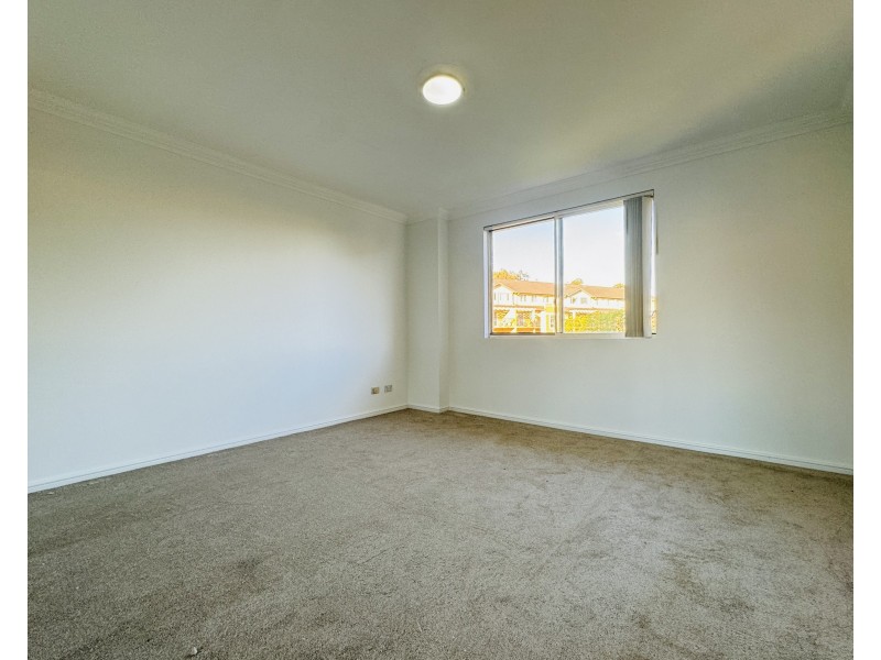 207/8 WENTWORTH DRIVE, Liberty Grove NSW 2138