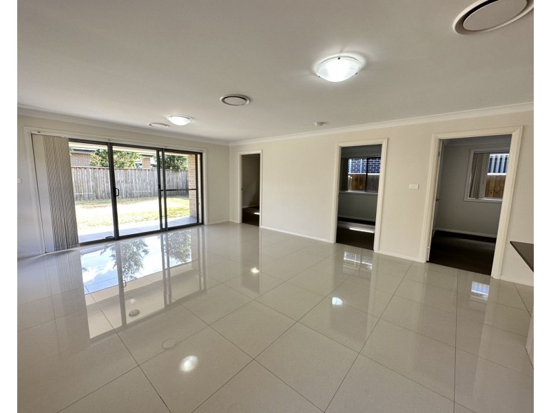 27 Courtney Loop, Oran Park NSW 2570