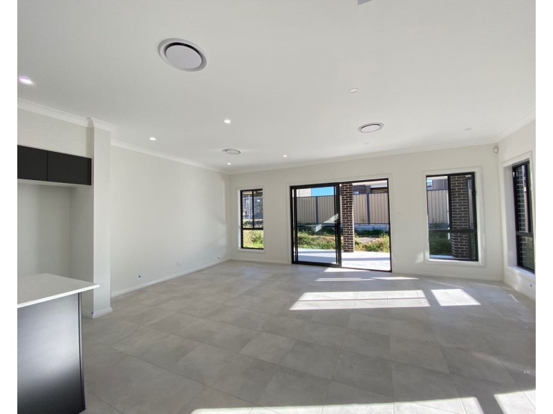 137 Ardennes Avenue, Edmondson Park NSW 2174