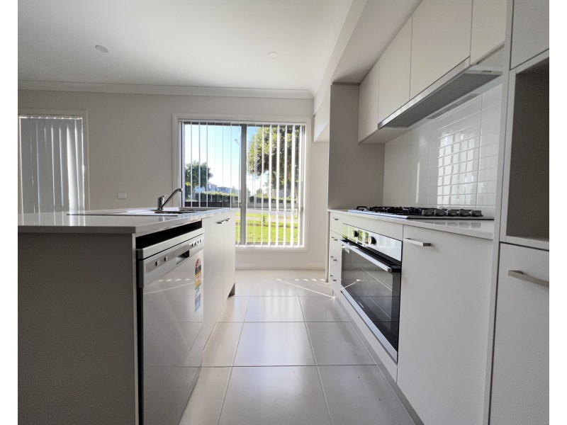 8 Potts Street, Oran Park NSW 2570