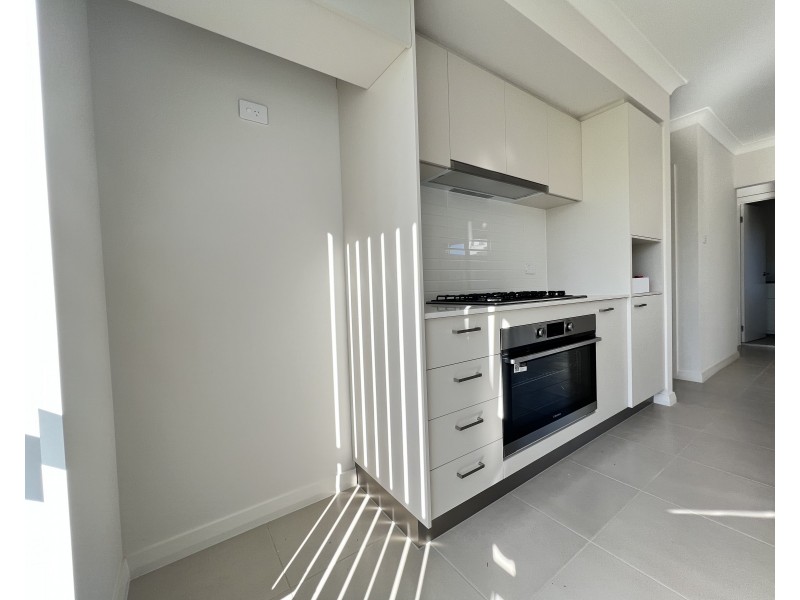 8 Potts Street, Oran Park NSW 2570