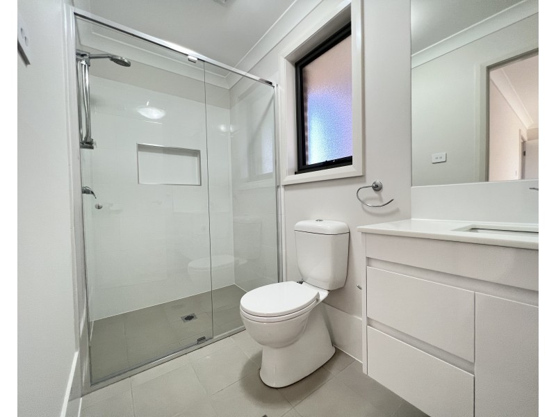 8 Potts Street, Oran Park NSW 2570