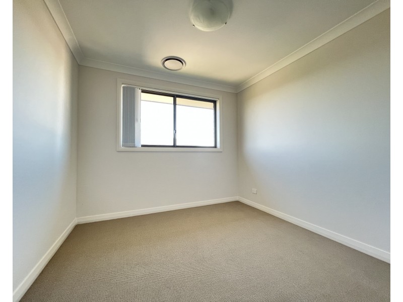 8 Potts Street, Oran Park NSW 2570