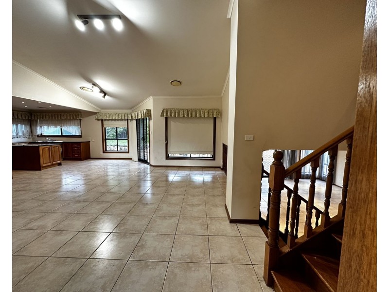 8 Orlander Avenue, Glenmore Park NSW 2745