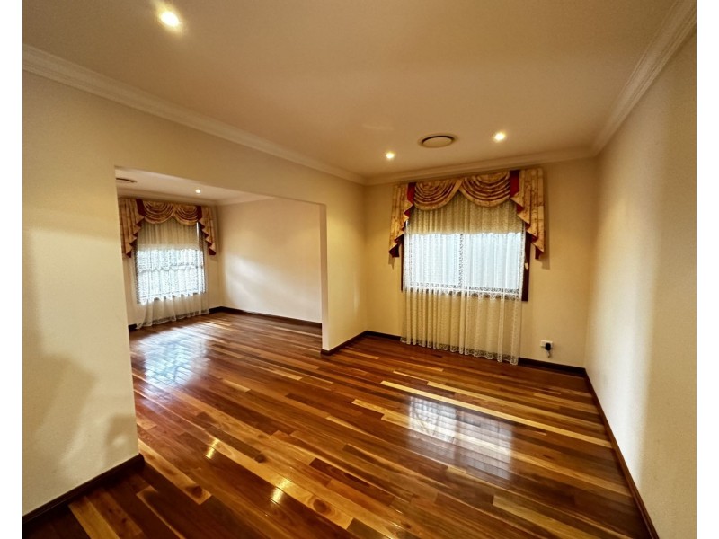 8 Orlander Avenue, Glenmore Park NSW 2745