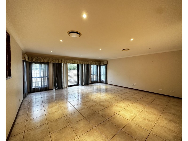 8 Orlander Avenue, Glenmore Park NSW 2745