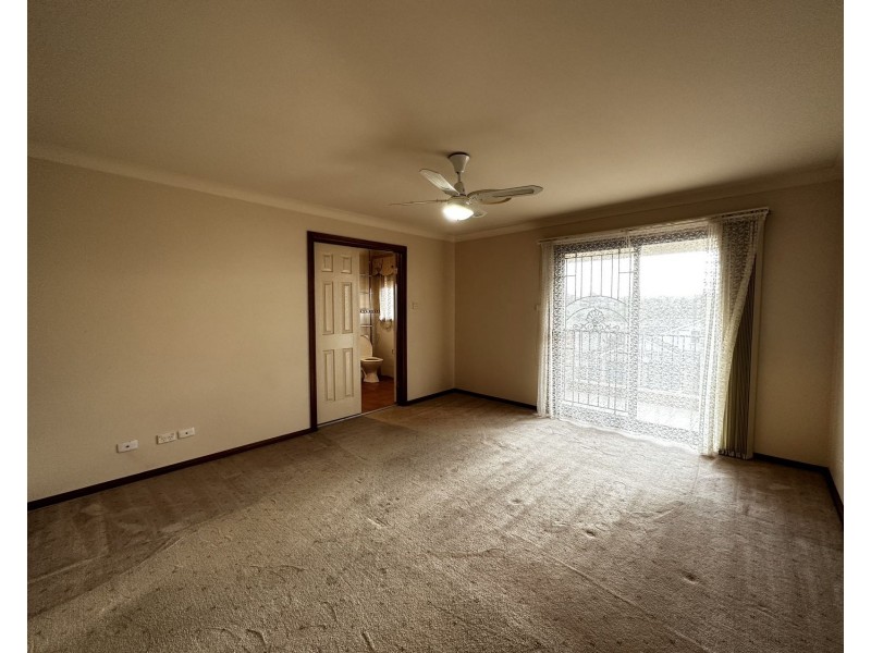 8 Orlander Avenue, Glenmore Park NSW 2745