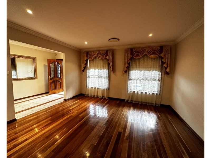 8 Orlander Avenue, Glenmore Park NSW 2745