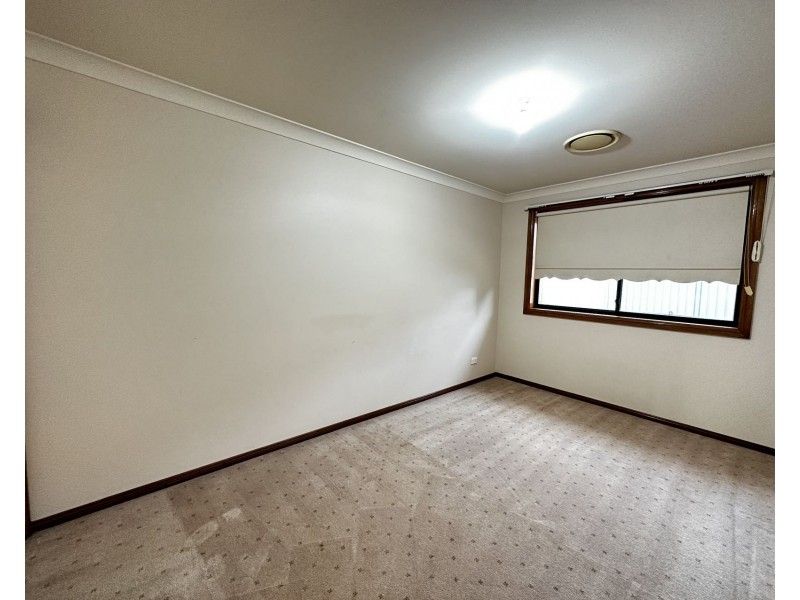 8 Orlander Avenue, Glenmore Park NSW 2745