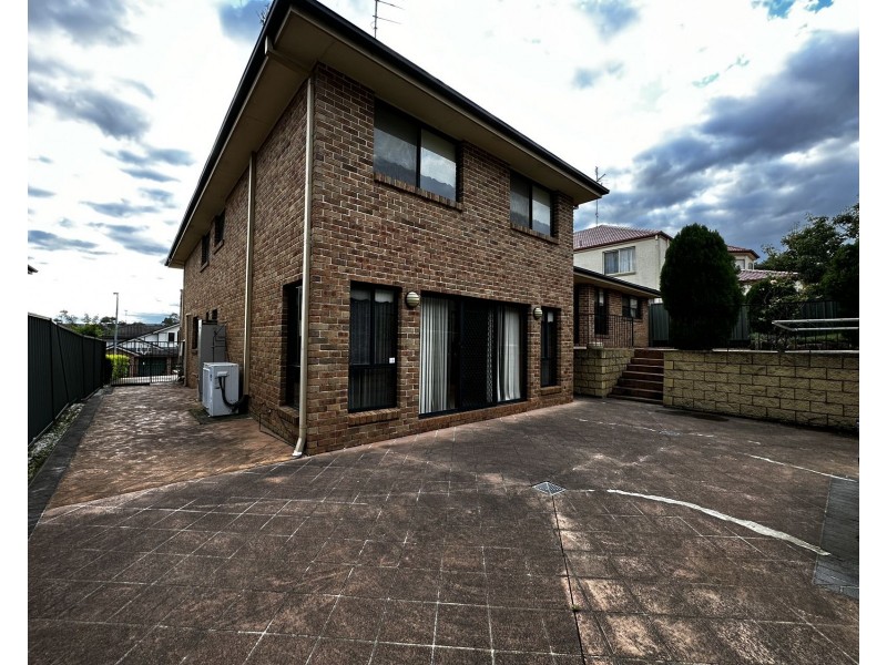 8 Orlander Avenue, Glenmore Park NSW 2745