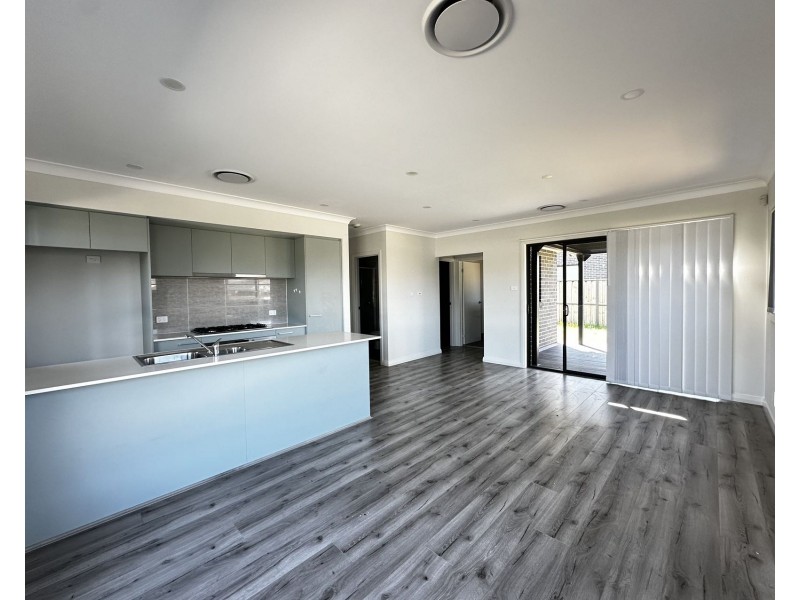 2 Potts Street, Oran Park NSW 2570