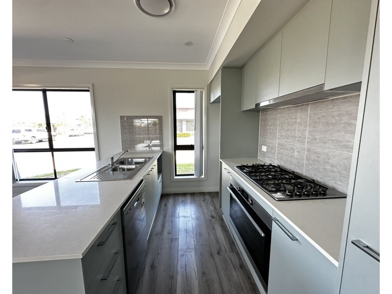 2 Potts Street, Oran Park NSW 2570
