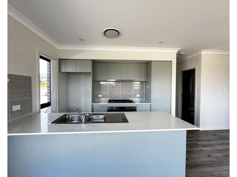 2 Potts Street, Oran Park NSW 2570
