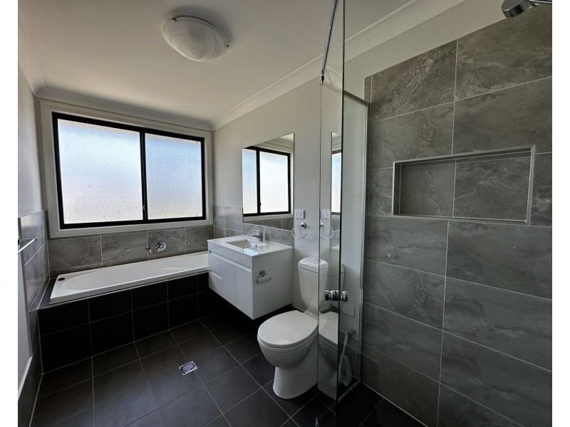 2 Potts Street, Oran Park NSW 2570