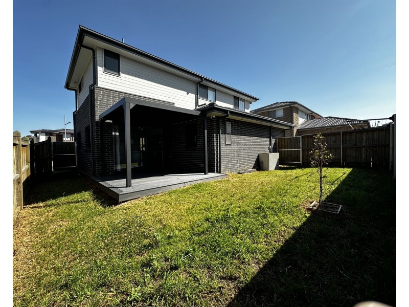 2 Potts Street, Oran Park NSW 2570