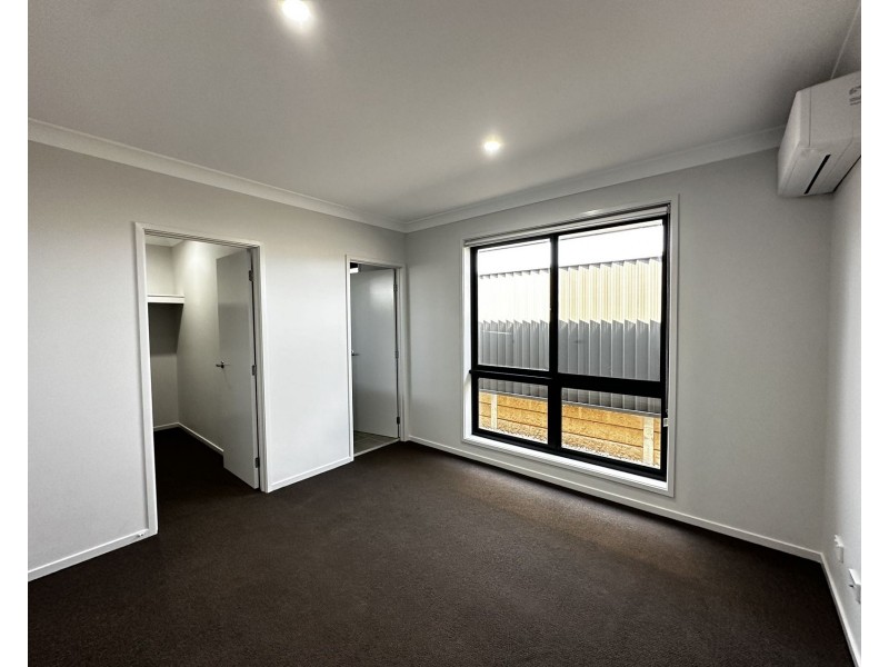 51 Melton Circuit, Gregory Hills NSW 2557