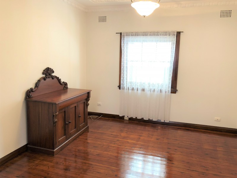 4 Doris Avenue, Earlwood NSW 2206